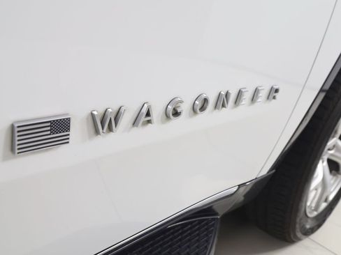 Used 2022 Jeep Wagoneer Series II AWD/4WD image 39