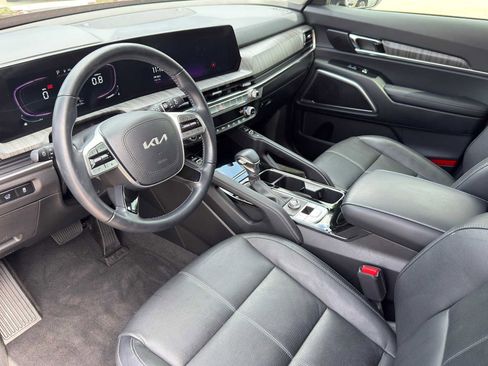 Certified 2024 Kia Telluride EX w/ EX Captain's Chair Package FWD image 8