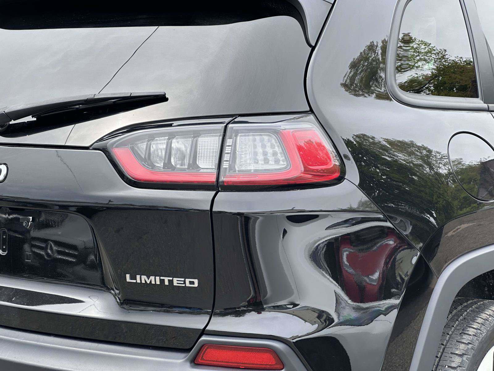 Used 2022 Jeep Cherokee Limited w/ Elite Package AWD/4WD image 10
