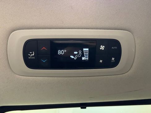Used 2020 Chrysler Pacifica Touring-L FWD image 22