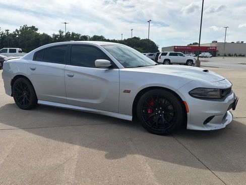 Used 2019 Dodge Charger Scat Pack w/ Dynamics Package RWD image 27