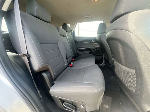 Used 2020 Kia Sorento LX image 21
