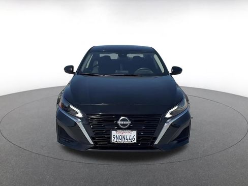 Used 2025 Nissan Altima 2.5 SV FWD image 4