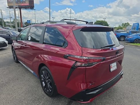 New 2026 Toyota Sienna XSE FWD image 7