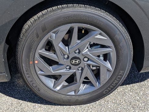 New 2025 Hyundai Elantra Sport image 11