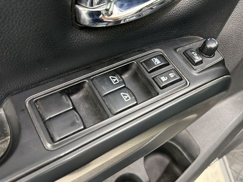 Used 2019 Nissan Titan SL w/ Midnight Edition AWD/4WD image 14