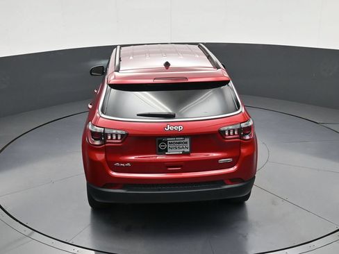 Used 2024 Jeep Compass Latitude AWD/4WD image 33