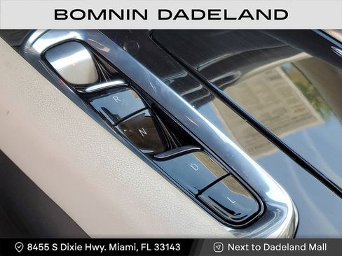 Used 2023 Buick Enclave Essence image 28