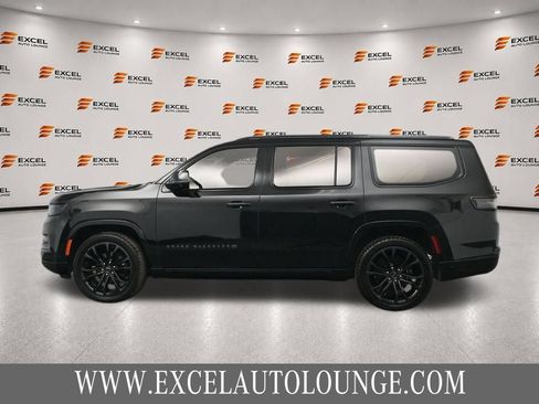 Used 2022 Jeep Grand Wagoneer Series II AWD/4WD image 2