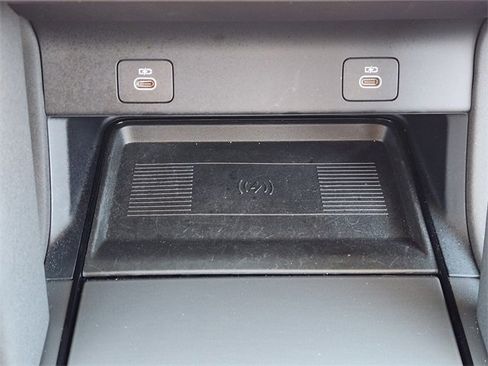 Used 2025 Land Rover Discovery Sport S image 18