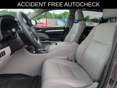 Used 2016 Toyota Highlander XLE AWD/4WD image 17