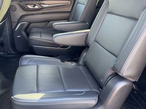 Used 2022 GMC Yukon XL Denali image 11