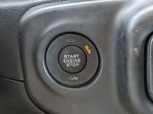 Used 2019 Jeep Wrangler Unlimited Sahara AWD/4WD image 27