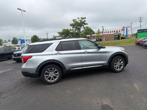 Used 2021 Ford Explorer XLT w/ Equipment Group 202A AWD/4WD image 15