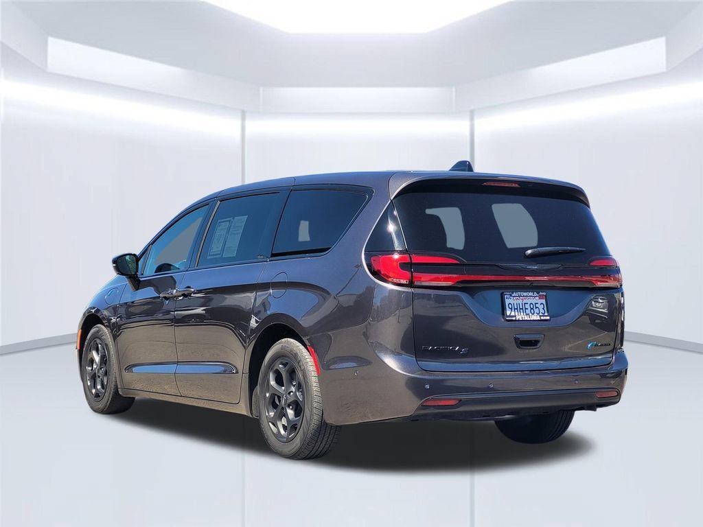 Used 2023 Chrysler Pacifica Limited w/ Uconnect Theater Family Group FWD image 6