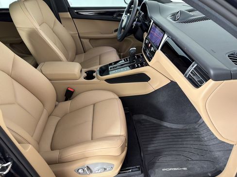 Certified 2026 Porsche Macan AWD/4WD image 30