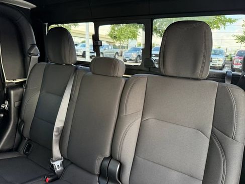 Used 2023 Jeep Gladiator Sport AWD/4WD image 28