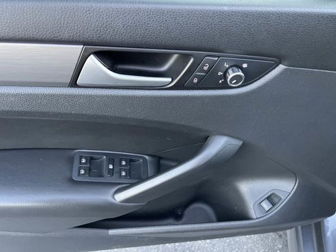 Used 2015 Volkswagen Passat TDI SE image 11