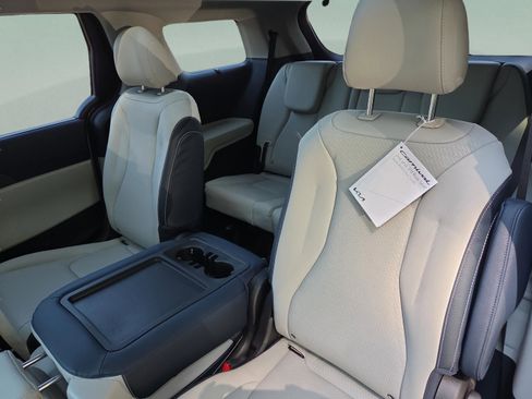 New 2026 Kia Carnival SX Prestige FWD image 34