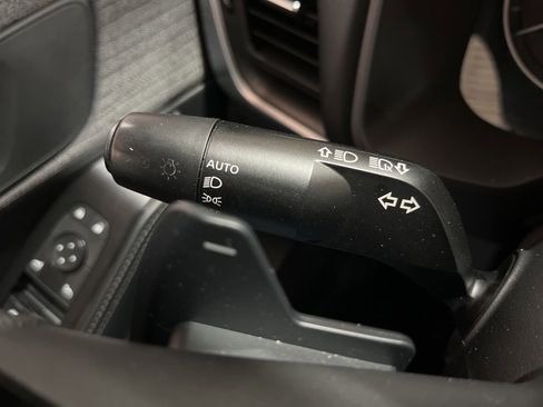Used 2023 Nissan Rogue SV AWD/4WD image 22