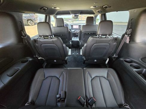 Used 2024 Chrysler Pacifica Touring-L w/ S Appearance Package FWD image 11