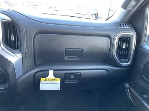 Used 2022 GMC Sierra 2500 SLE w/ SLE Value Package; image 16