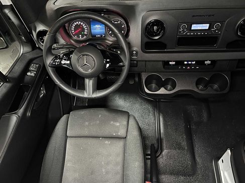 Used 2025 Mercedes-Benz Sprinter 2500 image 31