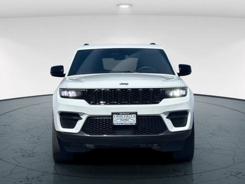 Used 2023 Jeep Grand Cherokee Altitude AWD/4WD image 11