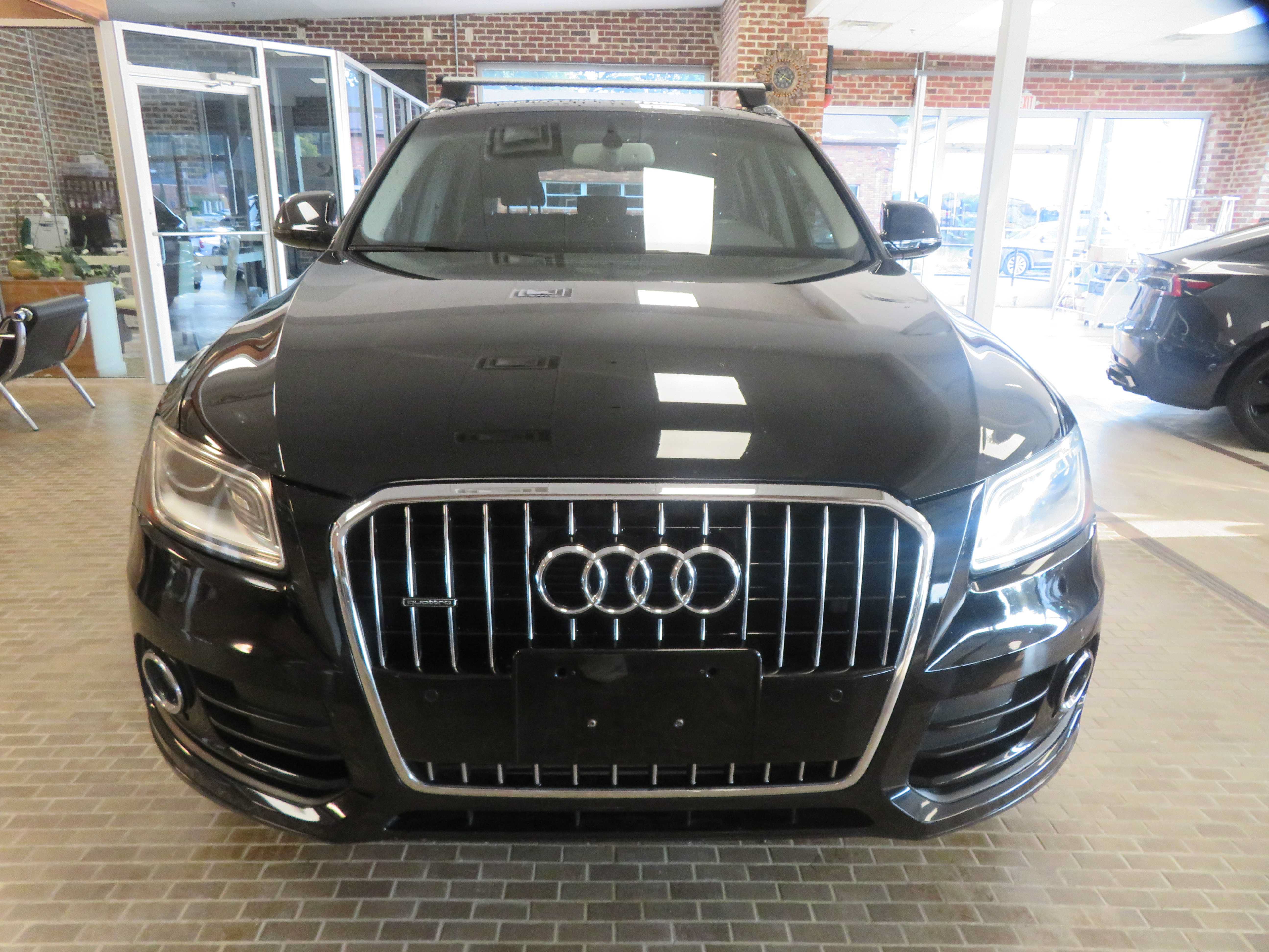 Used 2015 Audi Q5 2.0T Premium Plus w/ Technology Package AWD/4WD image 2