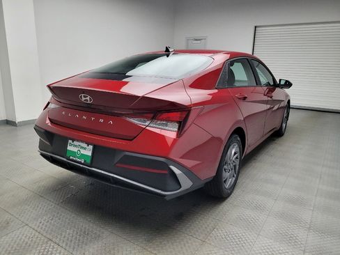 Used 2024 Hyundai Elantra SEL image 9
