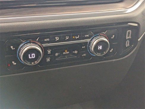 Certified 2025 GMC Sierra 1500 SLT image 22