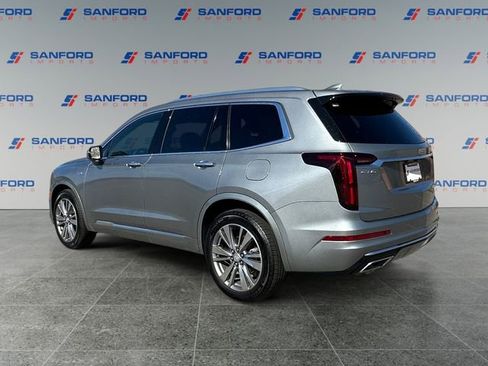Used 2025 Cadillac XT6 Premium Luxury image 3