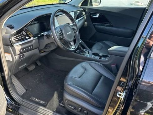 Used 2022 Kia Niro Touring Special Edition FWD image 3