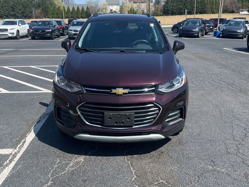 Used 2022 Chevrolet Trax LT w/ LT Convenience Package image 9
