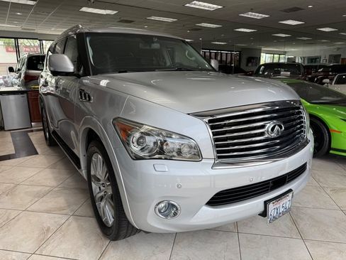 Used 2013 INFINITI QX56 4WD w/ Deluxe Touring Pkg image 2