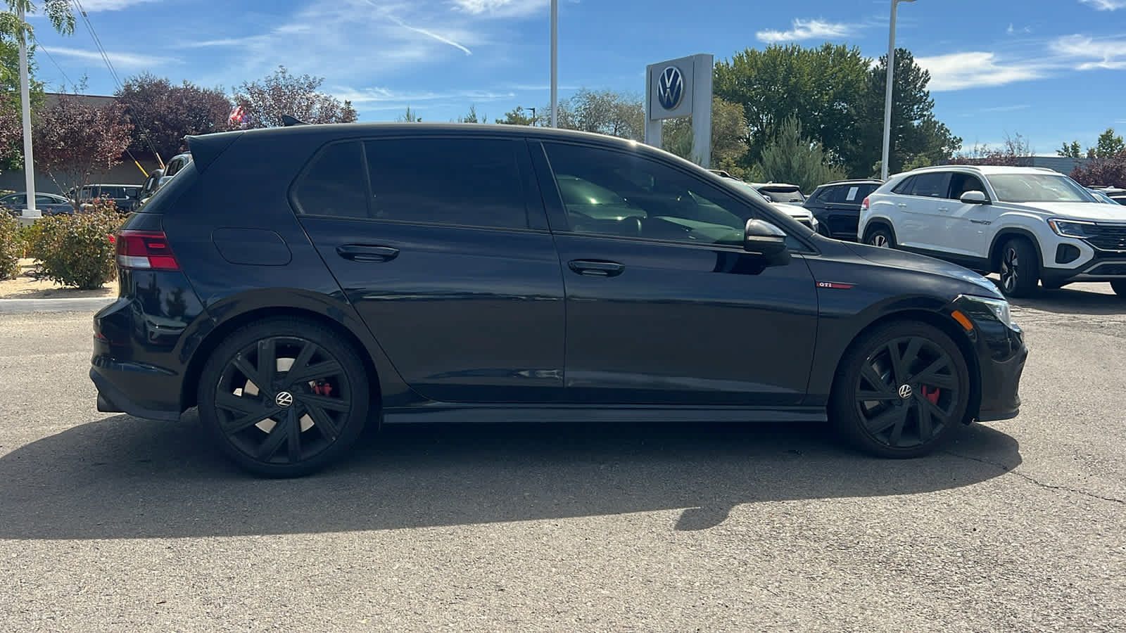 Certified 2022 Volkswagen GTI SE FWD image 4
