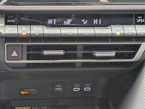 Used 2025 Toyota Camry SE image 23