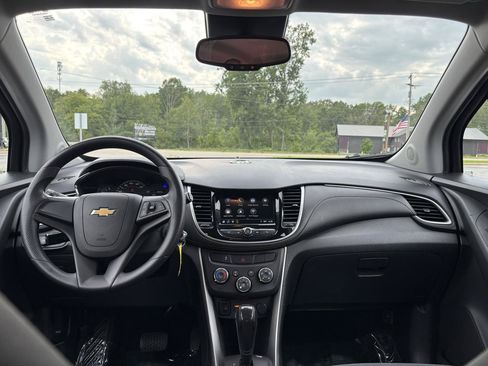 Used 2018 Chevrolet Trax LS AWD/4WD image 32