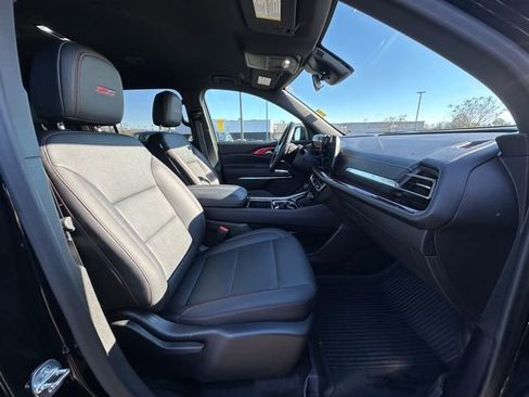 Used 2025 Chevrolet Traverse Z71 w/ Driver Confidence Package image 31