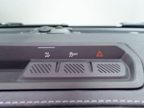Used 2025 Ford Bronco Outer Banks AWD/4WD image 15