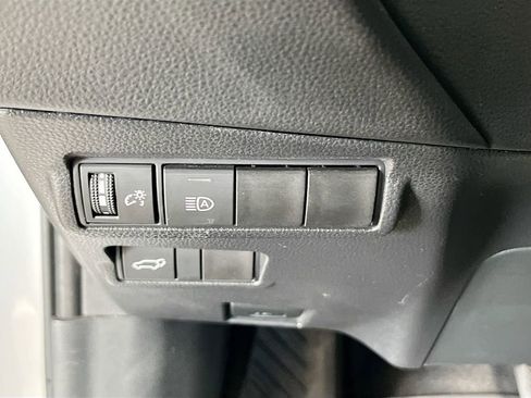 Used 2024 Toyota Corolla Cross XLE w/ Convenience Package image 10