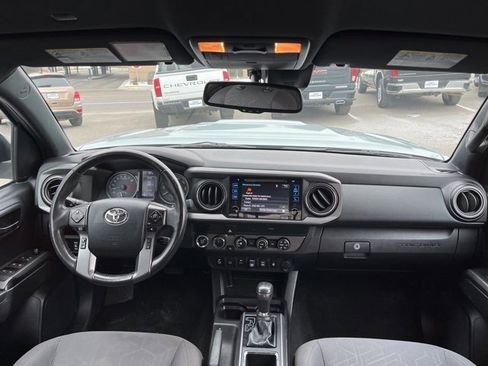 Used 2019 Toyota Tacoma TRD Sport w/ Technology Package image 40