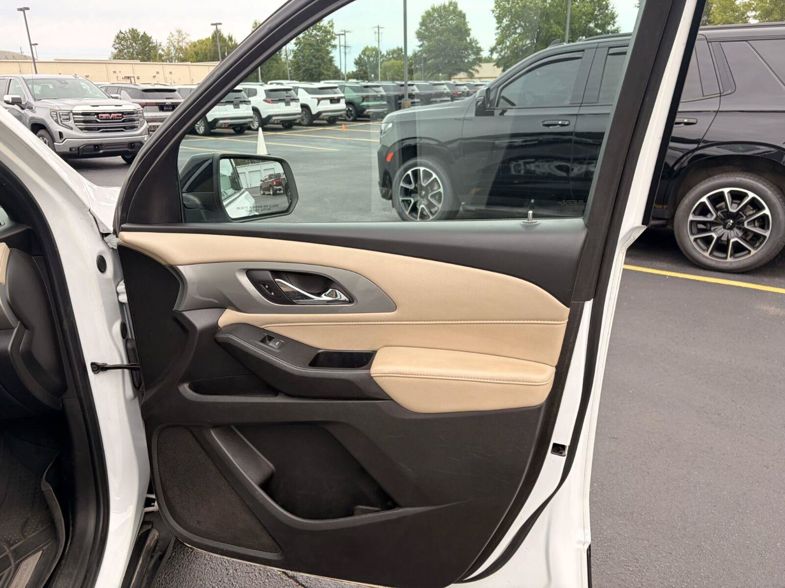 Used 2022 Chevrolet Traverse LS FWD image 29