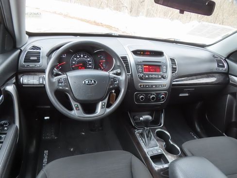 Used 2014 Kia Sorento LX image 4
