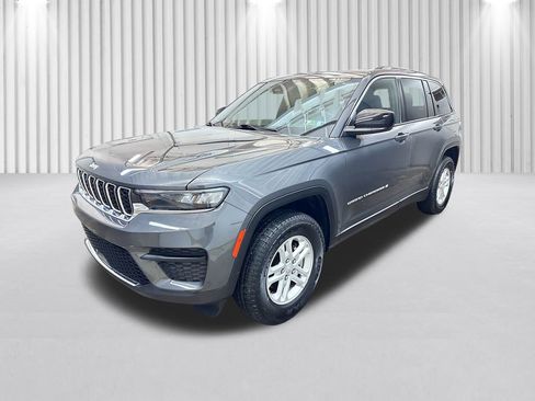 Certified 2024 Jeep Grand Cherokee Laredo w/ Trailer Tow Package image 13
