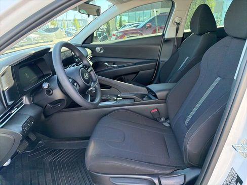 Certified 2024 Hyundai Elantra SE image 11