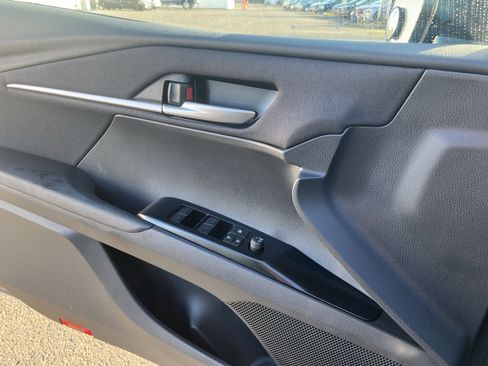 Used 2025 Toyota Camry LE w/ Convenience Package image 24