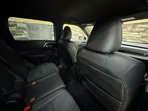 Used 2023 Mitsubishi Outlander SE image 27