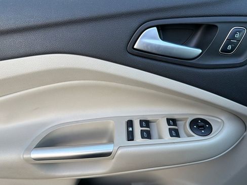 Used 2017 Ford Escape SE image 10