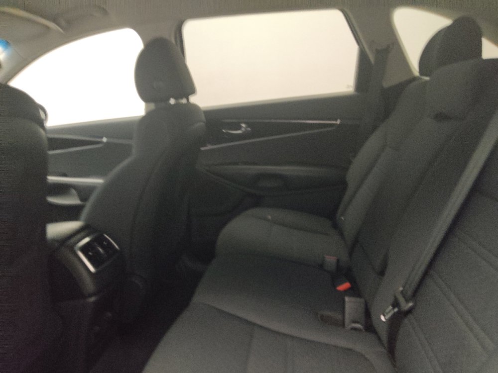 Used 2019 Kia Sorento AWD V6 image 18
